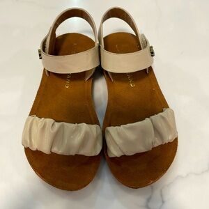 Lucky Brand tan leather sandals size 8